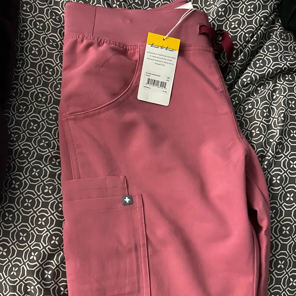 QUARTZ FIGS KADE SCRUB PANTS - SIZE XS